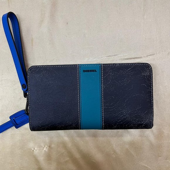 Diesel Handbags - NWT Diesel 1 pc Inagaua New Granato Loop Wallet